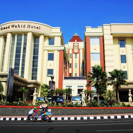 Grand Wahid Hotel Salatiga Extérieur photo