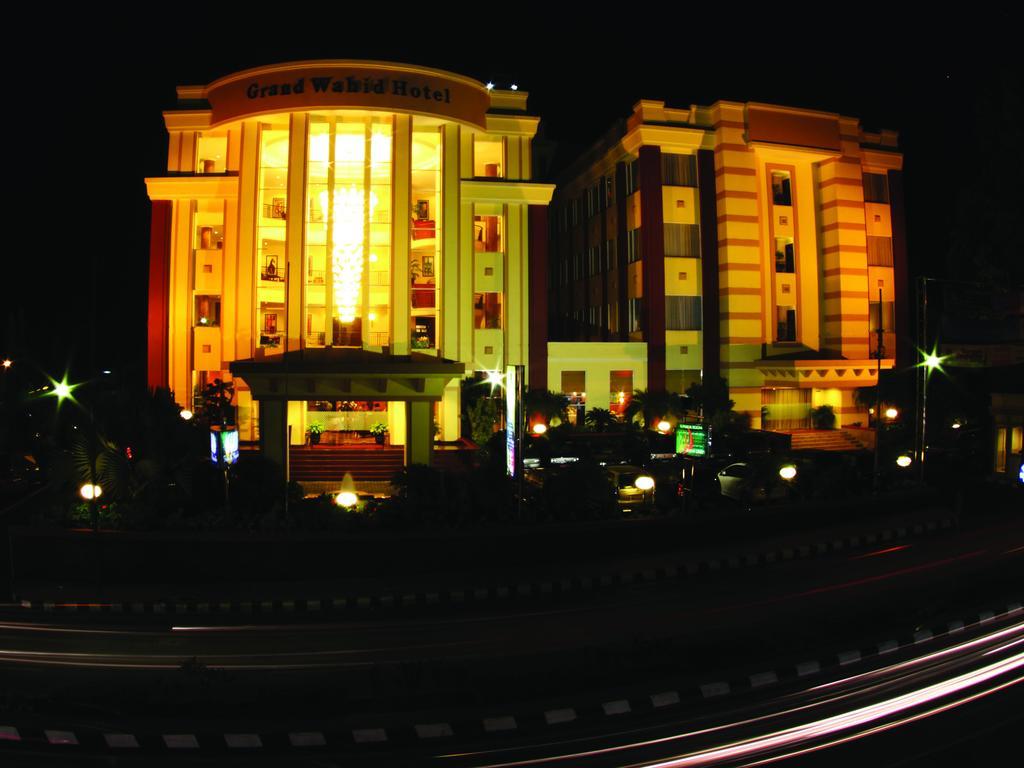 Grand Wahid Hotel Salatiga Extérieur photo