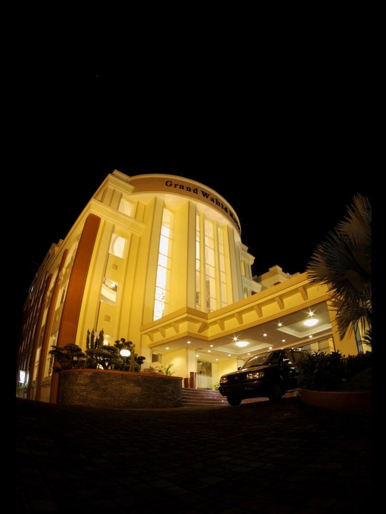 Grand Wahid Hotel Salatiga Extérieur photo
