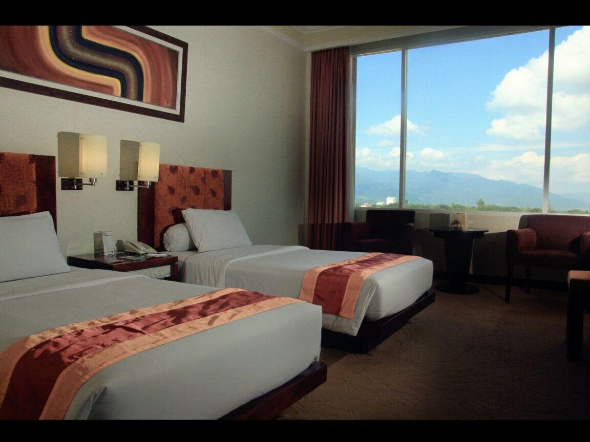 Grand Wahid Hotel Salatiga Extérieur photo