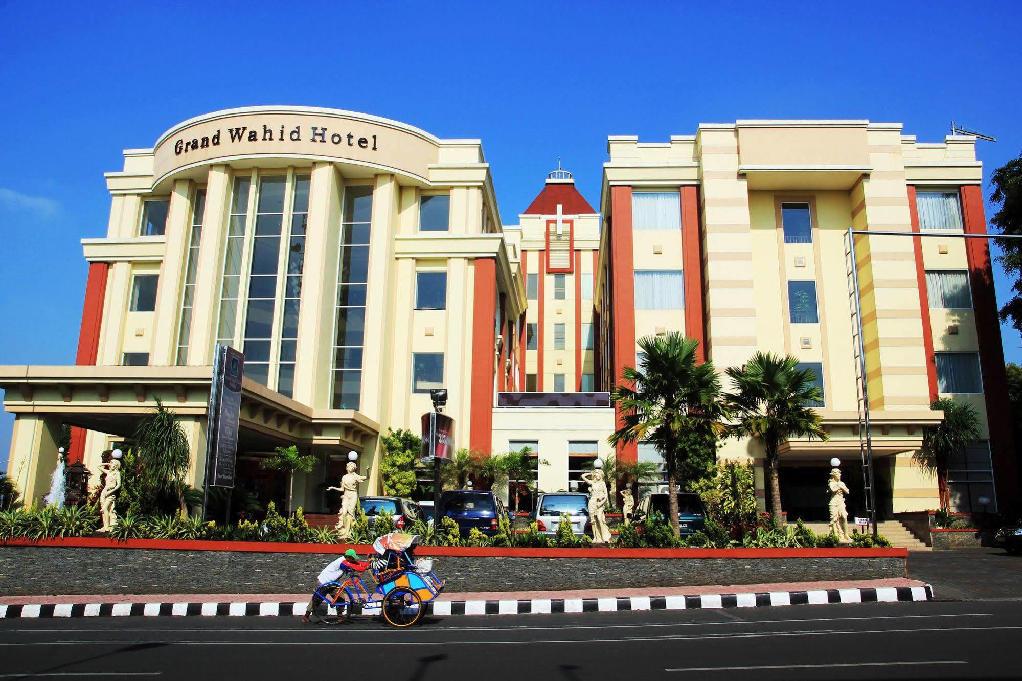 Grand Wahid Hotel Salatiga Extérieur photo